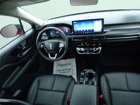 Used 2025 Lincoln Corsair AWD w/ Equipment Group 101A image 15