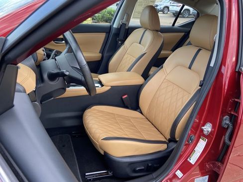 Used 2025 Nissan Sentra SV w/ SV Premium Package FWD image 17