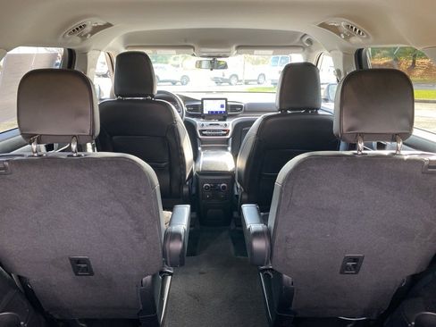 Used 2022 Ford Explorer XLT w/ Equipment Group 202A image 19