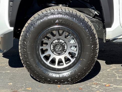 Used 2024 Toyota Tacoma TRD Off-Road image 12
