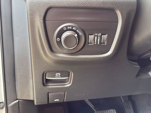Used 2025 Jeep Grand Cherokee Altitude AWD/4WD image 20