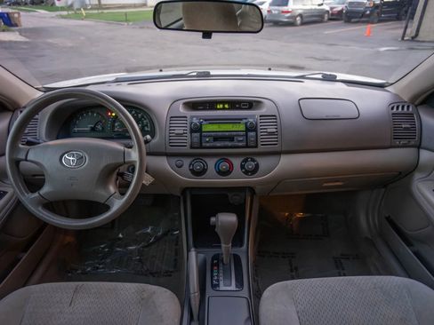 Used 2004 Toyota Camry LE FWD image 11