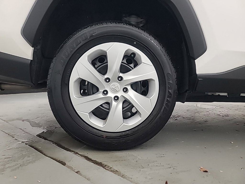 Used 2025 Toyota RAV4 LE AWD/4WD image 11