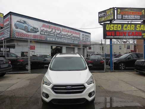 Used 2017 Ford Escape SE w/ Equipment Group 201A image 7