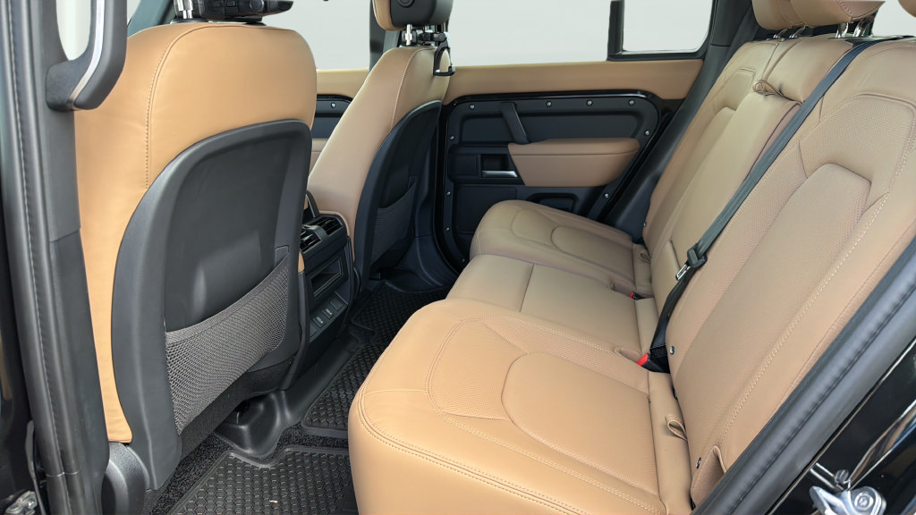New 2026 Land Rover Defender 110 X-Dynamic SE AWD/4WD image 18