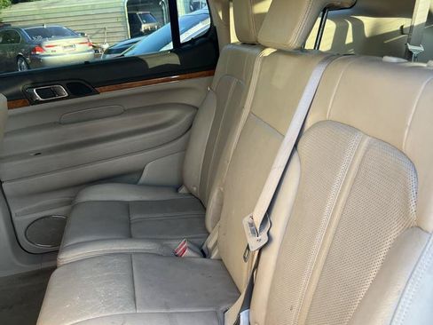 Used 2010 Lincoln MKT 2WD image 7