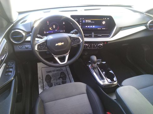 Used 2024 Chevrolet Trax LT w/ Driver Confidence Package image 10