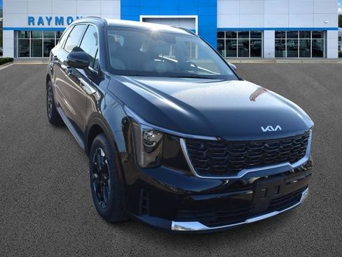 Used 2025 Kia Sorento S image 9