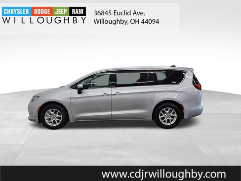 Used 2023 Chrysler Voyager LX FWD image 5