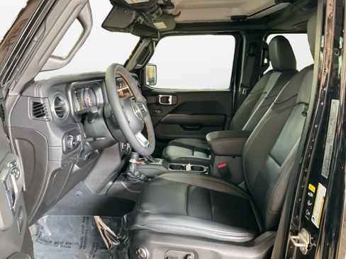 Used 2025 Jeep Wrangler Unlimited Sahara w/ Safety Group AWD/4WD image 9