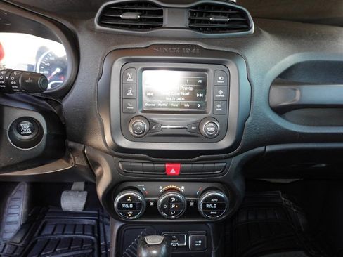 Used 2015 Jeep Renegade Latitude w/ Popular Equipment Group FWD image 12