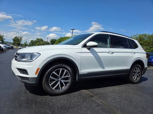 Used 2018 Volkswagen Tiguan SE AWD/4WD image 1