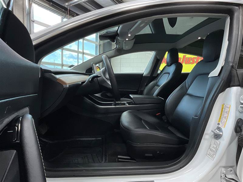 Used 2020 Tesla Model 3 Standard Range RWD image 11