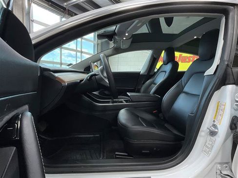 Used 2020 Tesla Model 3 Standard Range RWD image 11