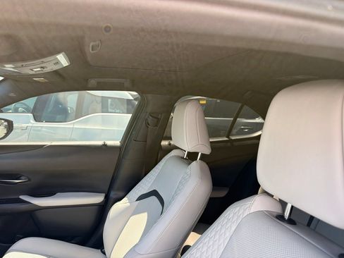 Used 2020 Lexus UX 200 w/ Premium Package FWD image 8
