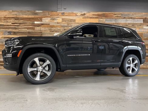 New 2025 Jeep Grand Cherokee Limited image 47