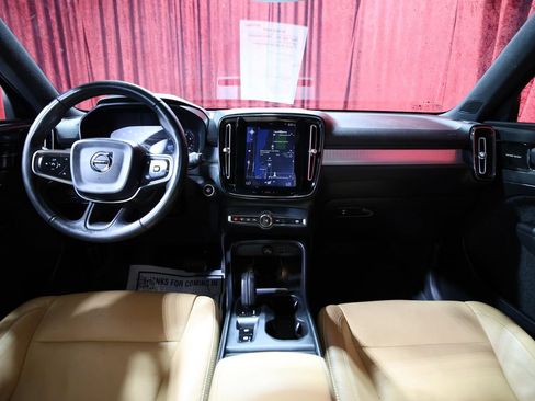 Used 2019 Volvo XC40 T5 Momentum AWD/4WD image 14