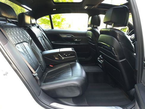 Used 2022 BMW 740i xDrive w/ M Sport Package image 19