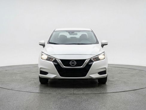 Used 2025 Nissan Versa SV image 2