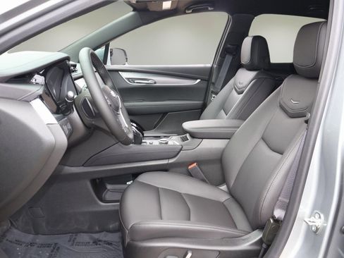 New 2026 Cadillac XT5 Luxury image 12