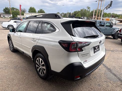 Used 2025 Subaru Outback Premium AWD/4WD image 6