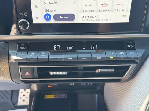 Used 2025 Toyota Camry SE FWD image 18