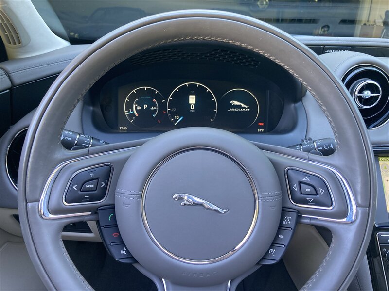 Used 2017 Jaguar XJ R-Sport RWD image 24