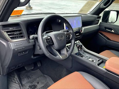 Used 2025 Lexus GX 550 w/ Accessory Package (2T) image 18