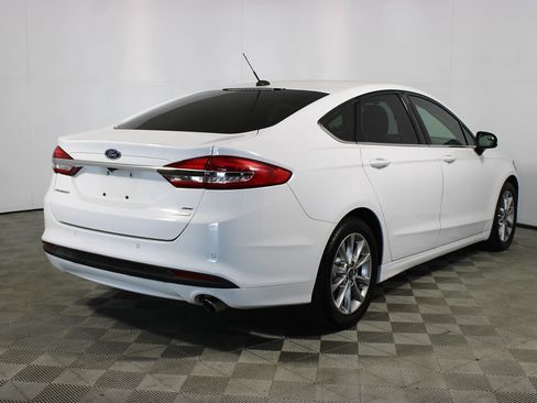 Used 2017 Ford Fusion SE w/ Fusion SE Technology Package FWD image 29