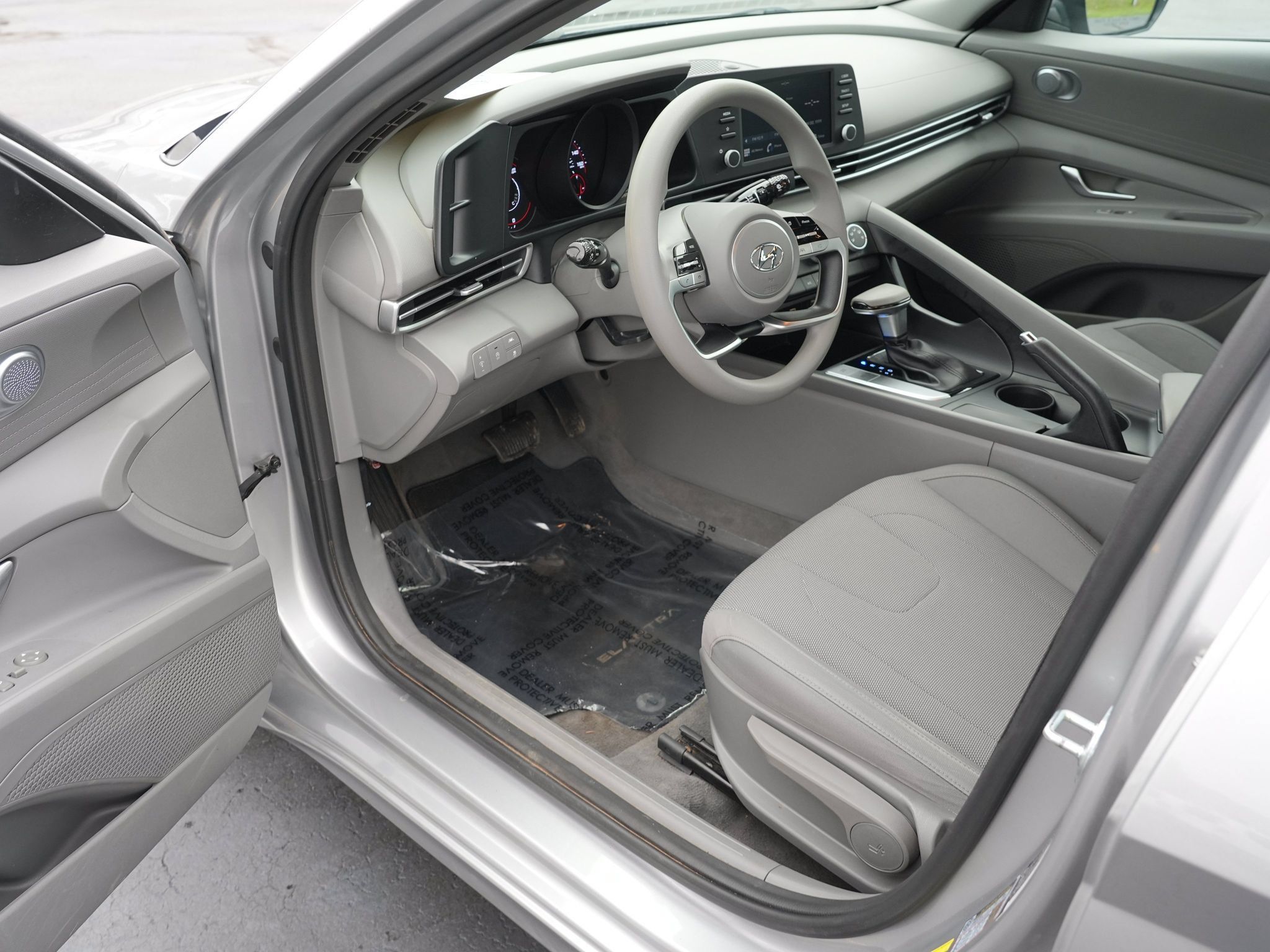 Used 2021 Hyundai Elantra SE FWD image 14