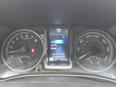Used 2022 Toyota Tacoma TRD Off-Road w/ Technology Package AWD/4WD image 27