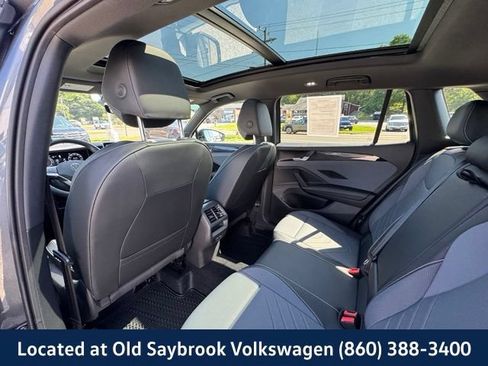Certified 2025 Volkswagen Tiguan SE R-Line AWD/4WD image 10