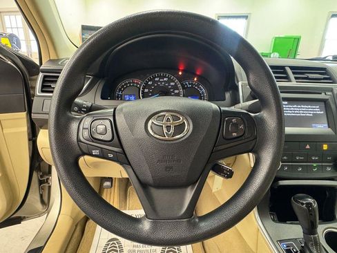 Used 2015 Toyota Camry LE image 5