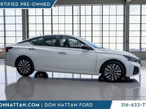 Used 2025 Nissan Altima 2.5 SV FWD image 31
