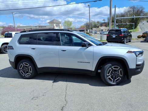 New 2026 Jeep Cherokee Laredo image 3