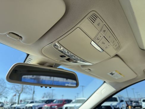 Used 2018 Mercedes-Benz C 300 Sedan w/ Parking Assist Package image 27