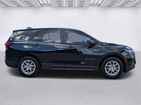 Used 2024 Chevrolet Equinox LS w/ LS Convenience Package FWD image 3