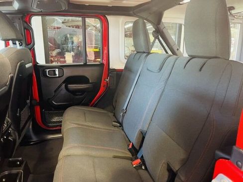 Used 2025 Jeep Wrangler Unlimited Rubicon AWD/4WD image 15