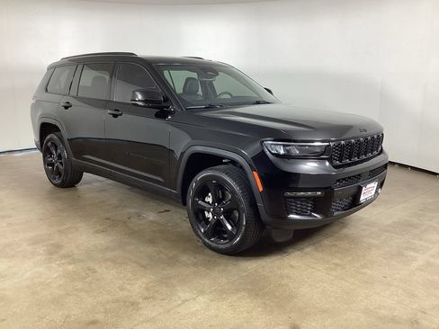 Used 2024 Jeep Grand Cherokee L Limited w/ Black Appearance Package AWD/4WD image 4