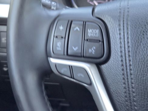 Used 2018 Toyota Highlander XLE image 25