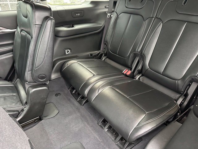 Used 2023 Jeep Grand Cherokee L Limited w/ Black Appearance Package AWD/4WD image 12