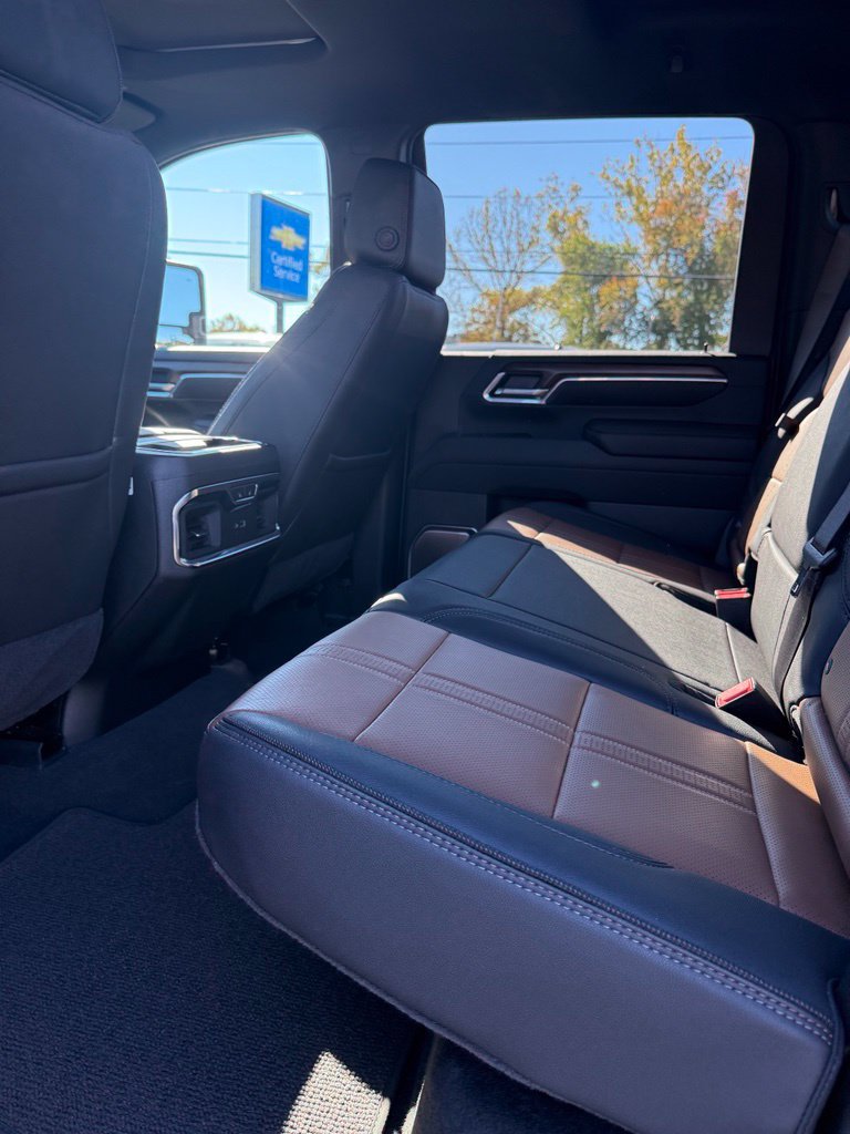 Used 2025 Chevrolet Silverado 2500 High Country w/ High Country Premium Package AWD/4WD image 17