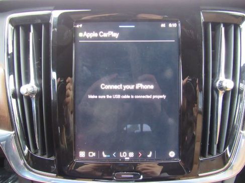 Used 2022 Volvo V90 B6 Cross Country image 43