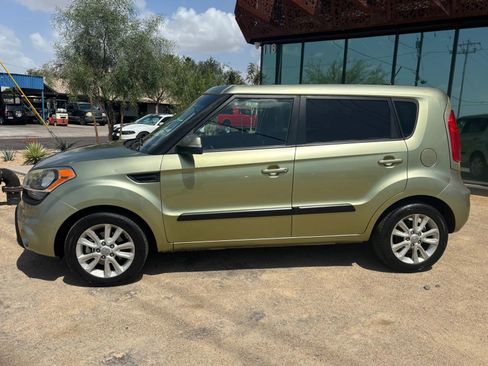 Used 2013 Kia Soul + FWD image 2