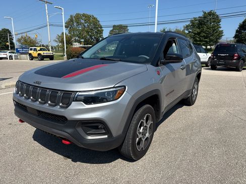 Used 2022 Jeep Compass Trailhawk w/ Trailhawk Elite Group AWD/4WD image 2