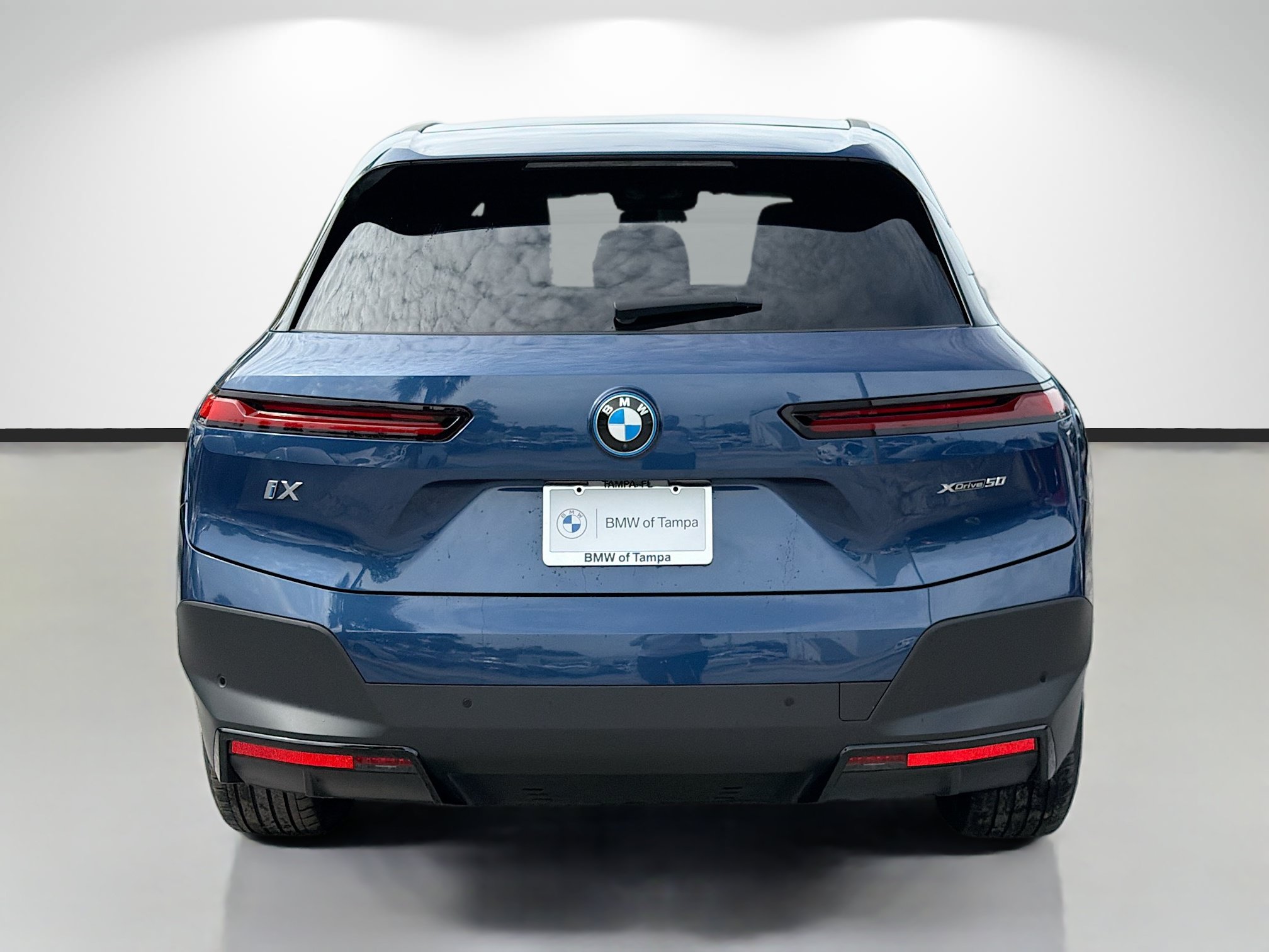 Used 2024 BMW iX xDrive50 w/ Convenience Package AWD/4WD image 4