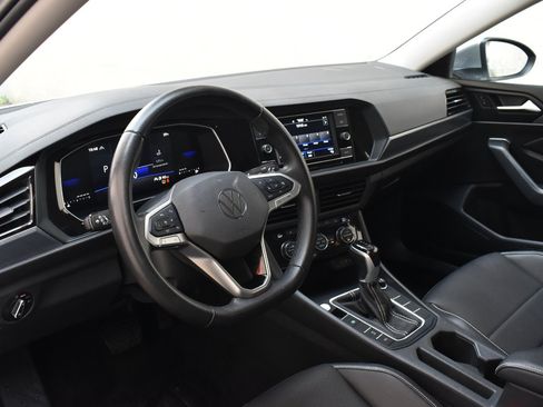 Used 2024 Volkswagen Jetta SE FWD image 13