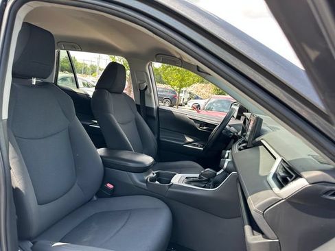 Used 2019 Toyota RAV4 LE FWD image 23