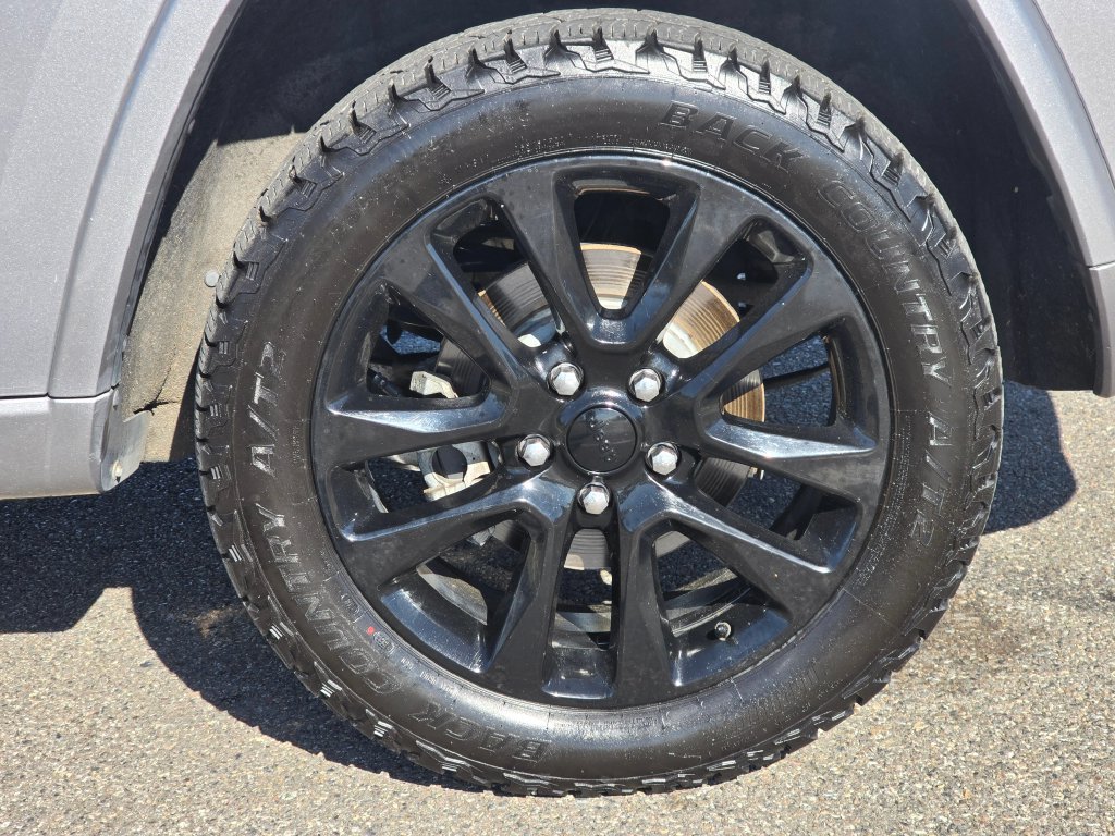 Used 2019 Jeep Grand Cherokee Altitude AWD/4WD image 9