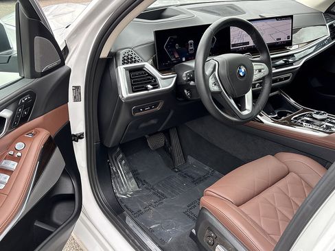 Used 2026 BMW X7 xDrive40i AWD/4WD image 8